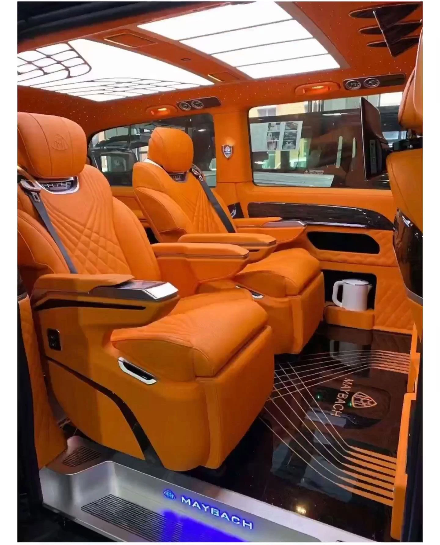 Nội thất sang trọng sửa đổi Vito một cửa của Mercedes Benz